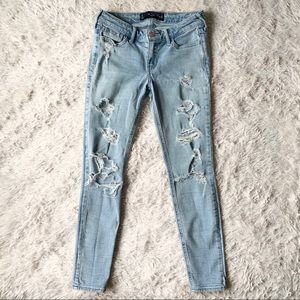 Hollister Cropped Ankle Jeans (Light Wash)